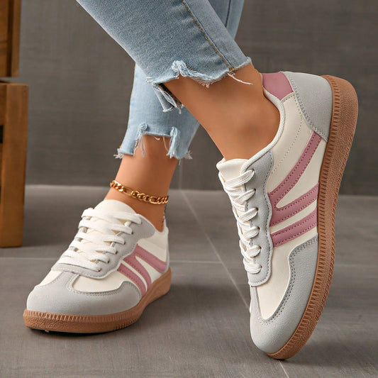 Women's Leather Low-Top Sneaker – Supportive Lace-Up Design