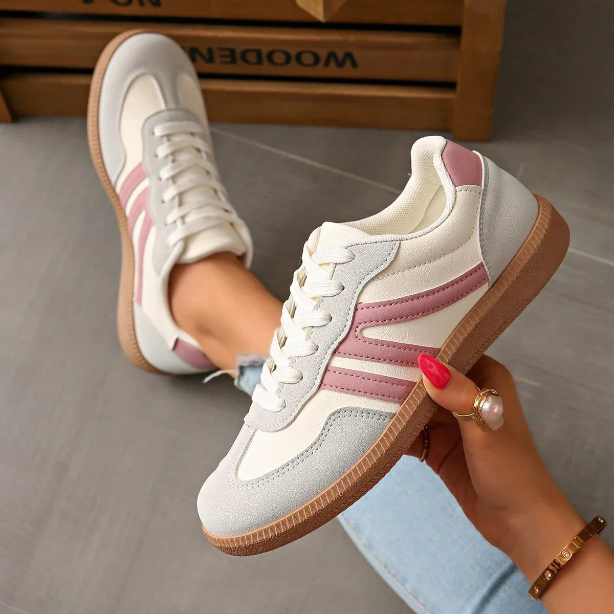 Women's Leather Low-Top Sneaker – Supportive Lace-Up Design