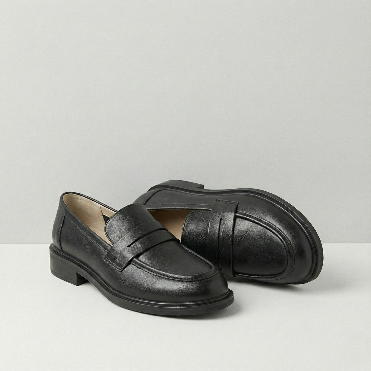 Women's Leather Loafer – Round Toe Stacked Heel
