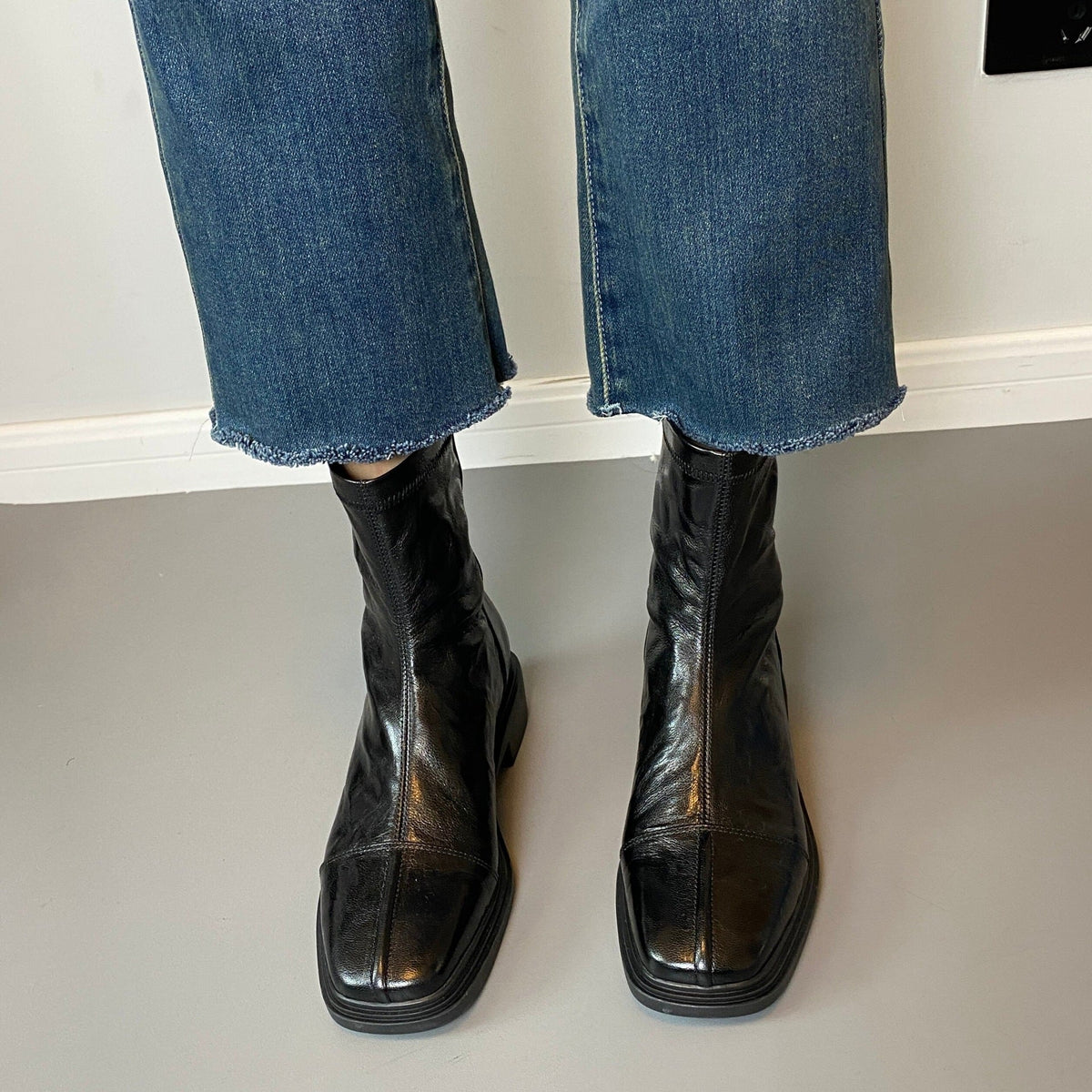 Women's Leather Boots – Square Toe Profiled Sole