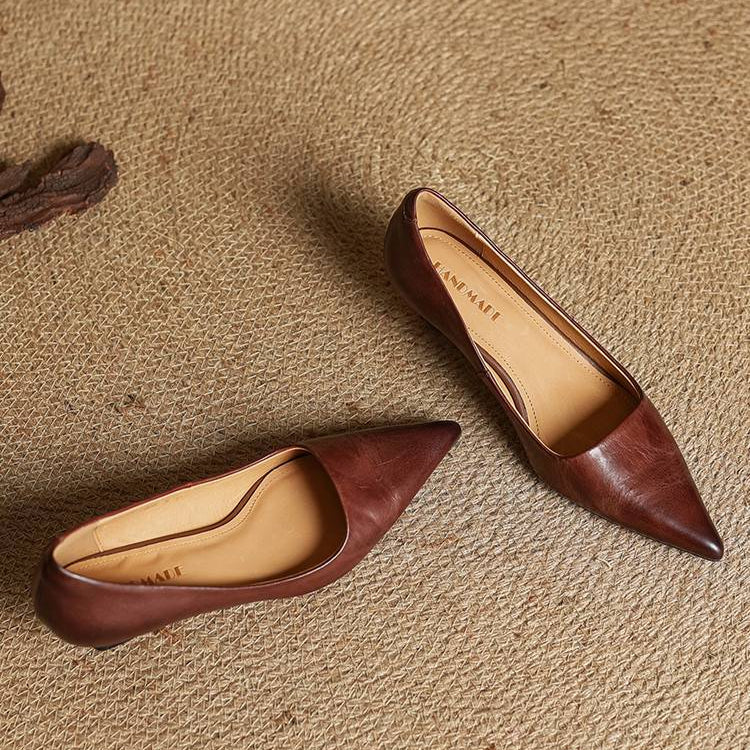 Women's Leather Kitten Heel Pumps – Pointed Toe