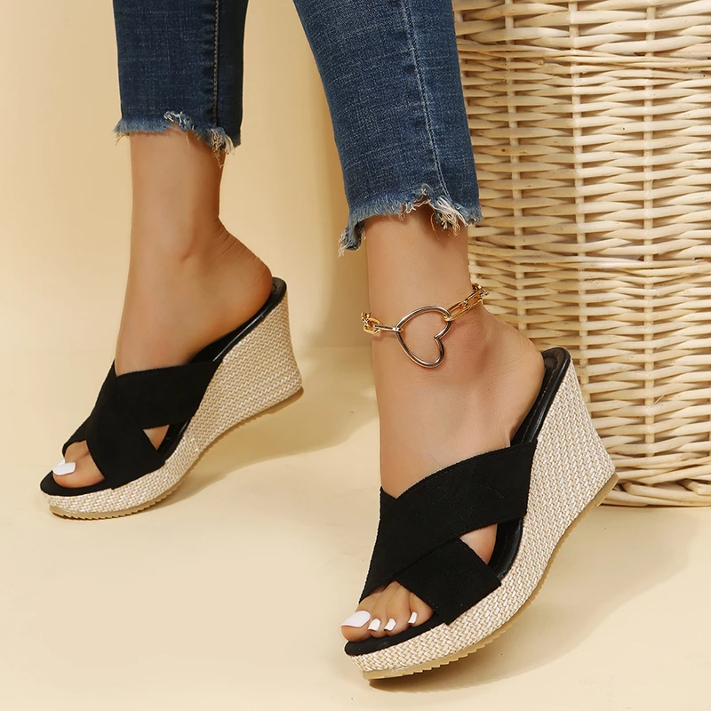 Women's Flat Sandal – Contoured Cushioned Footbed