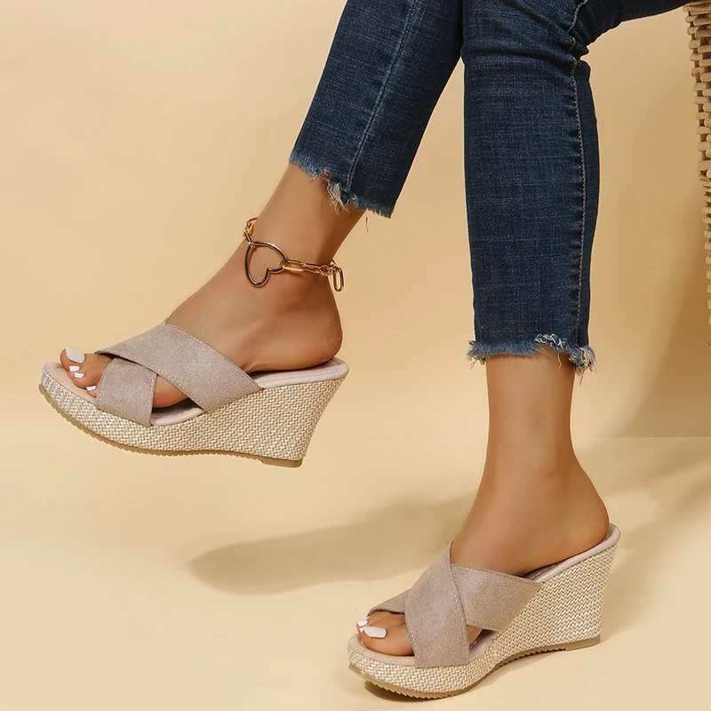 Women's Flat Sandal – Contoured Cushioned Footbed