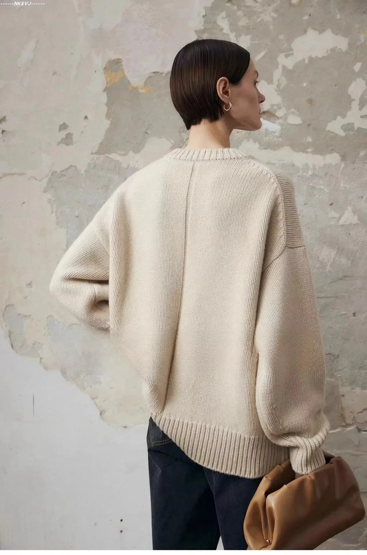 Women's Oversized Knit Sweater – Relaxed Drape Fit