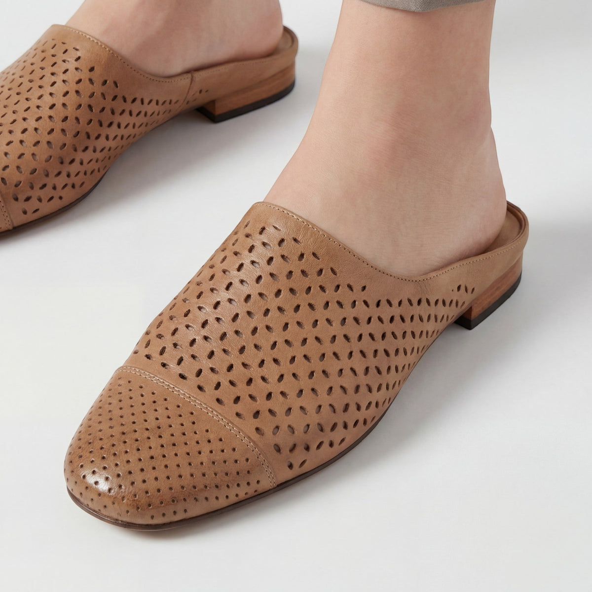 Women's Leather Mule – Closed Toe Slip-On