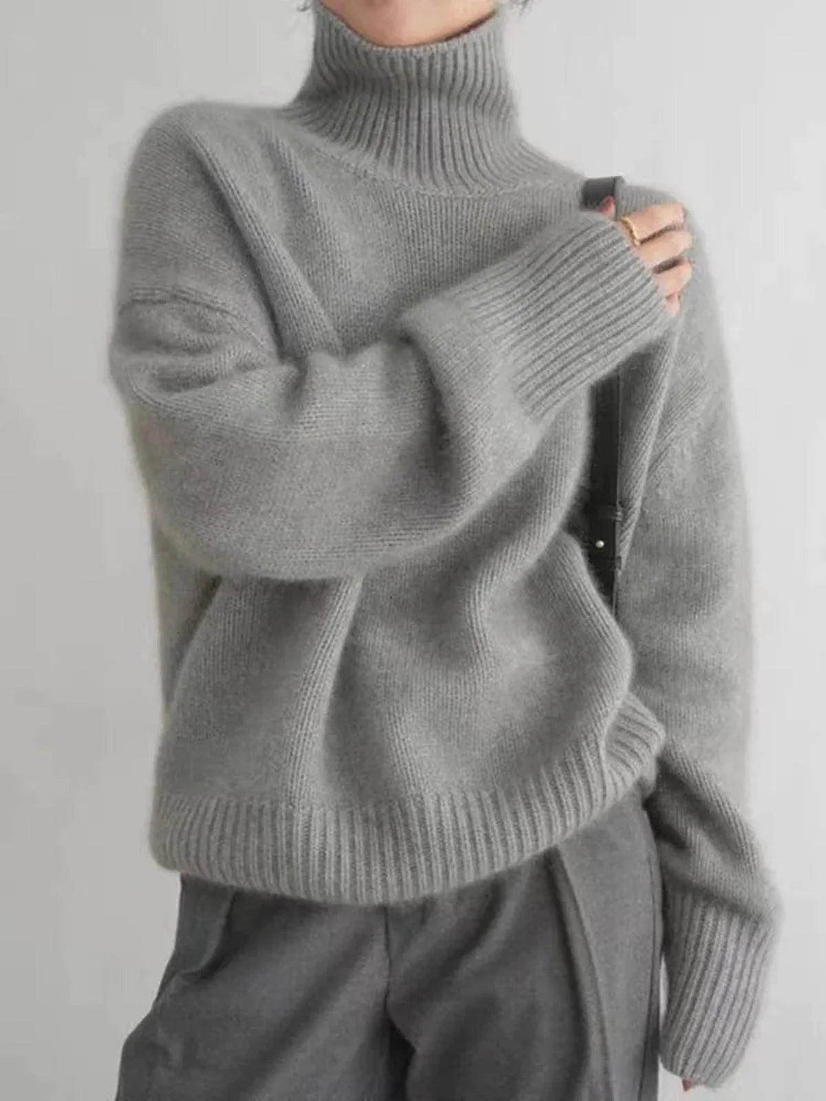 Women's Wool Turtleneck Sweater – Chunky Straight Fit
