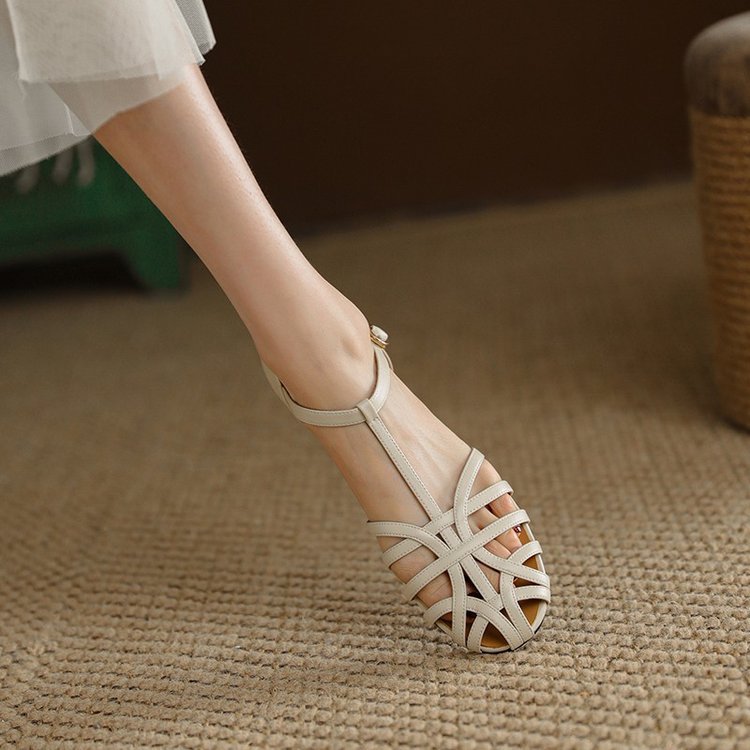 Women's Flat Sandal – Retro Cutout Closed Toe