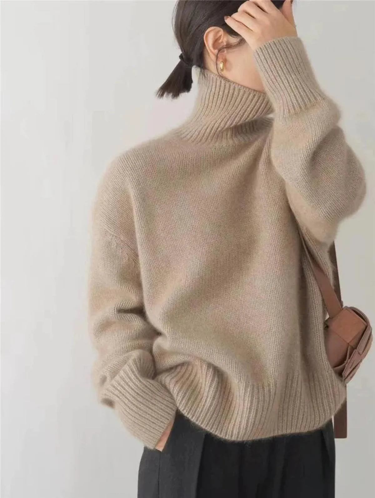 Women's Wool Turtleneck Sweater – Chunky Straight Fit