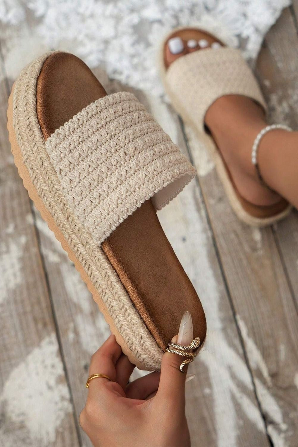 Women's Woven Flat Sandal – Cushioned Muffin Sole